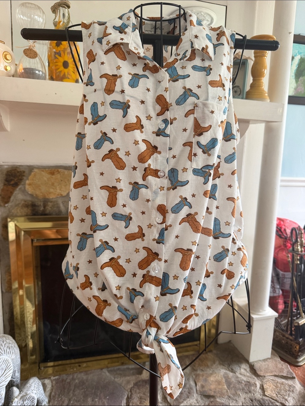 Sleeveless Tie-Hem Button-Down Shirt - White with Blue & Brown Print